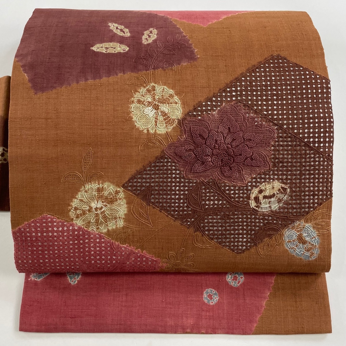 【在庫一掃】 名古屋帯 美品 秀品 紬地 草花 刺繍 山吹茶色 正絹 【中古】拍卖