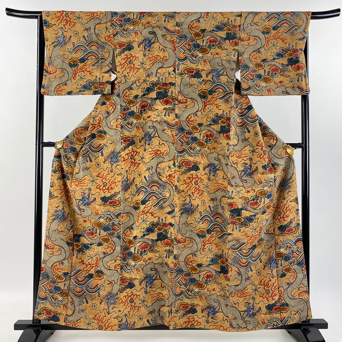 【在庫一掃】 小紋 身丈158cm 裄丈66cm M 袷 龍 瑞雲 縮緬 薄茶色 正絹 逸品 【中古】拍卖