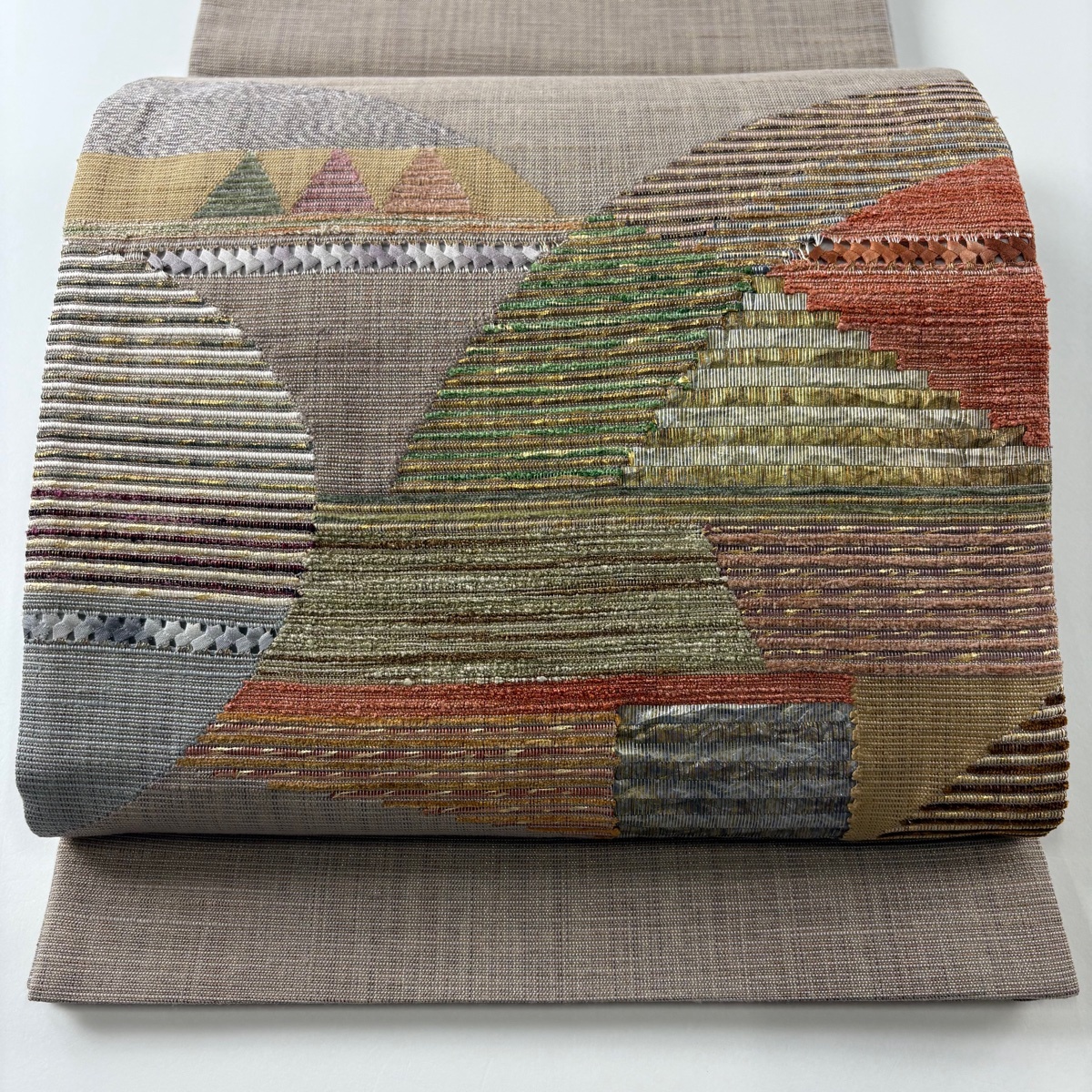 袋帯 美品 秀品 幾何学模様 箔 薄小豆 お太鼓柄 正絹 【中古】拍卖