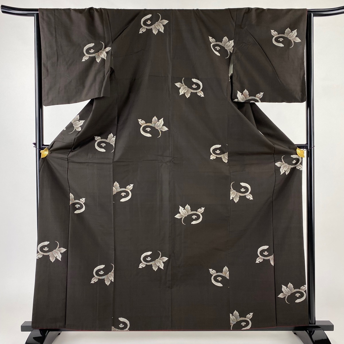 紬 身丈163cm 裄丈66cm M 袷 万寿菊 焦茶色 正絹 秀品 【中古】拍卖