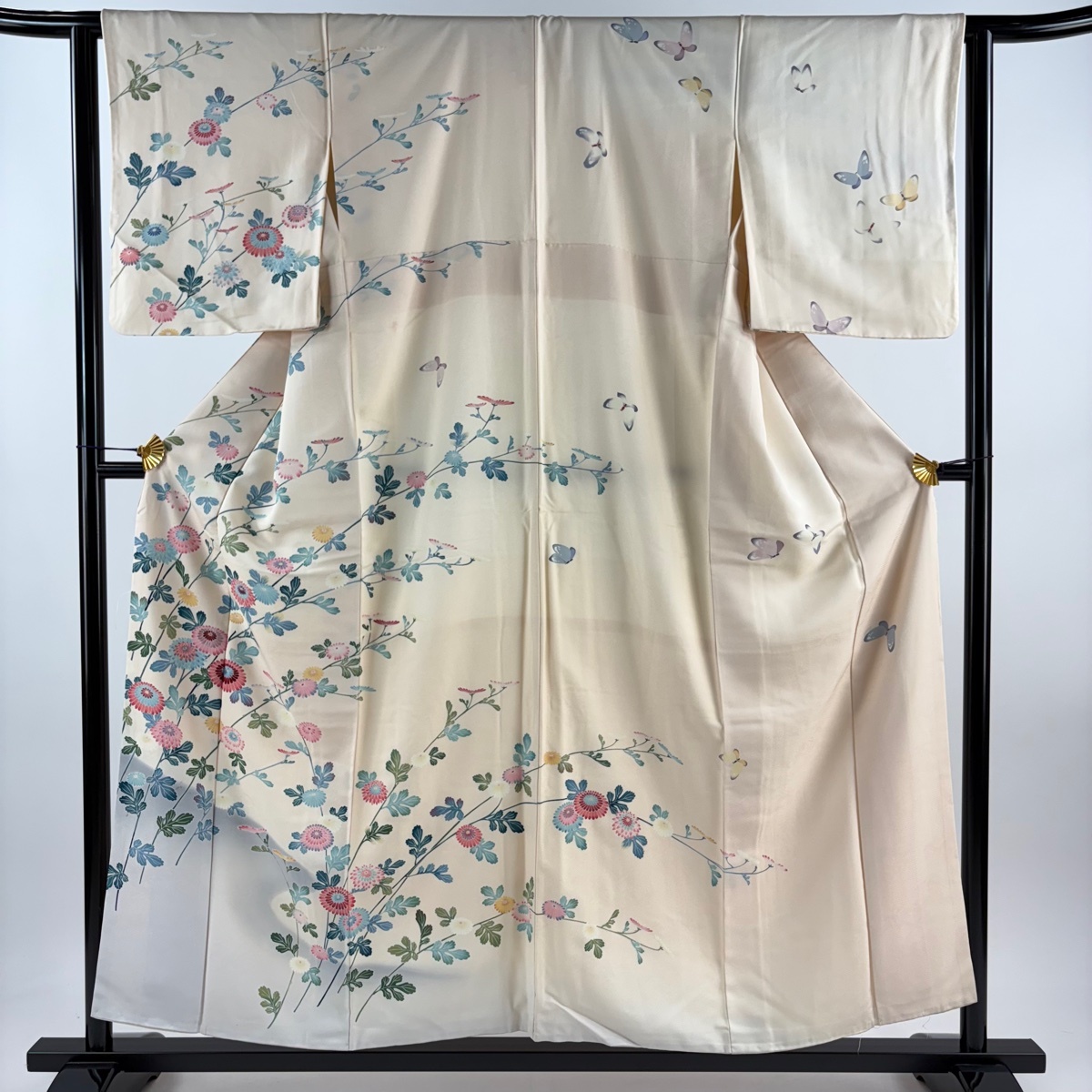 訪問着 身丈155cm 裄丈62.5cm S 袷 菊 蝶 刺繍 染め分け 薄ピンク 正絹 秀品 【中古】拍卖
