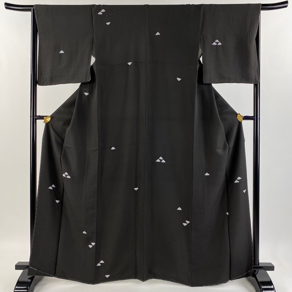 小紋 身丈165cm 裄丈65cm M 袷 鱗 地紋 絞り 墨色 正絹 逸品 【中古】拍卖