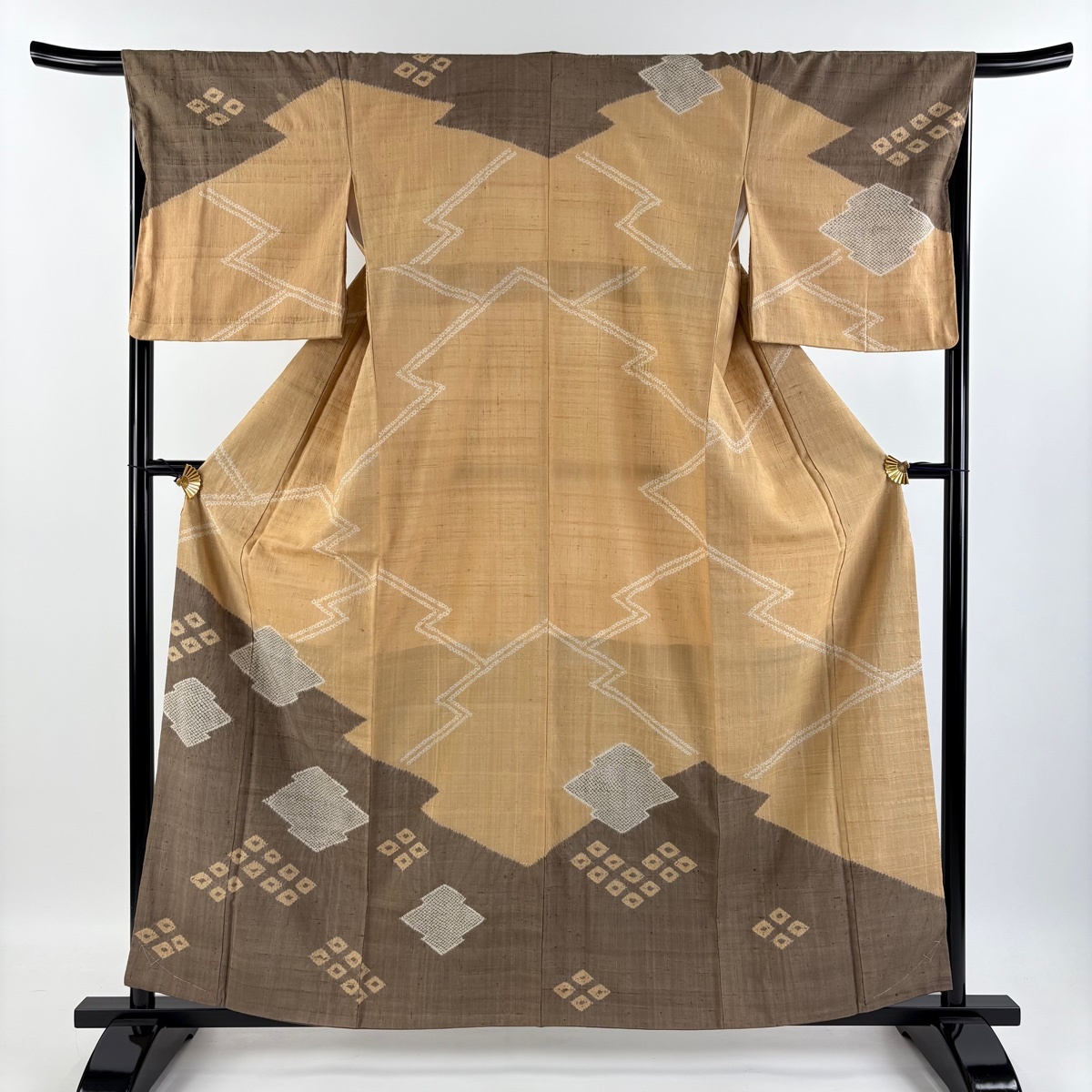 訪問着 身丈160cm 裄丈67cm M 袷 紬地 松皮菱 菱 絞り 薄茶色 正絹 名品 【中古】拍卖