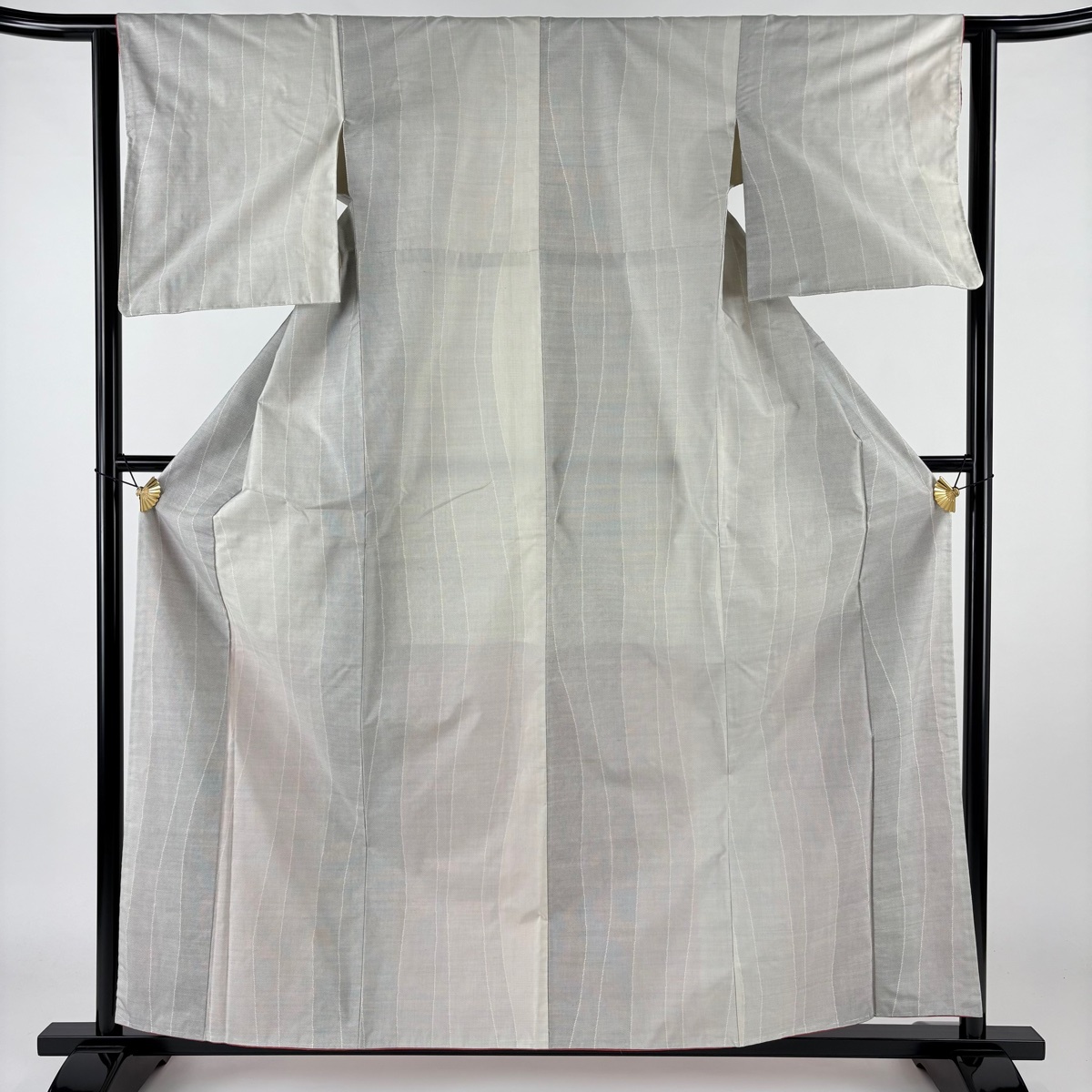 大島紬 身丈161cm 裄丈62.5cm S 袷 よろけ縞 灰色 正絹 名品 【中古】拍卖