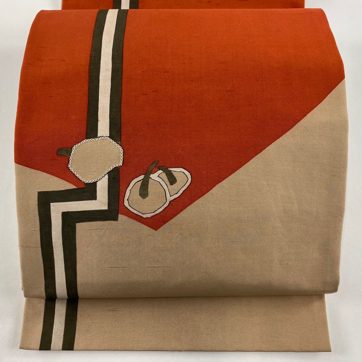 開き名古屋帯 優品 落款 紬地 生り物 幾何学 赤茶 正絹 【中古】拍卖