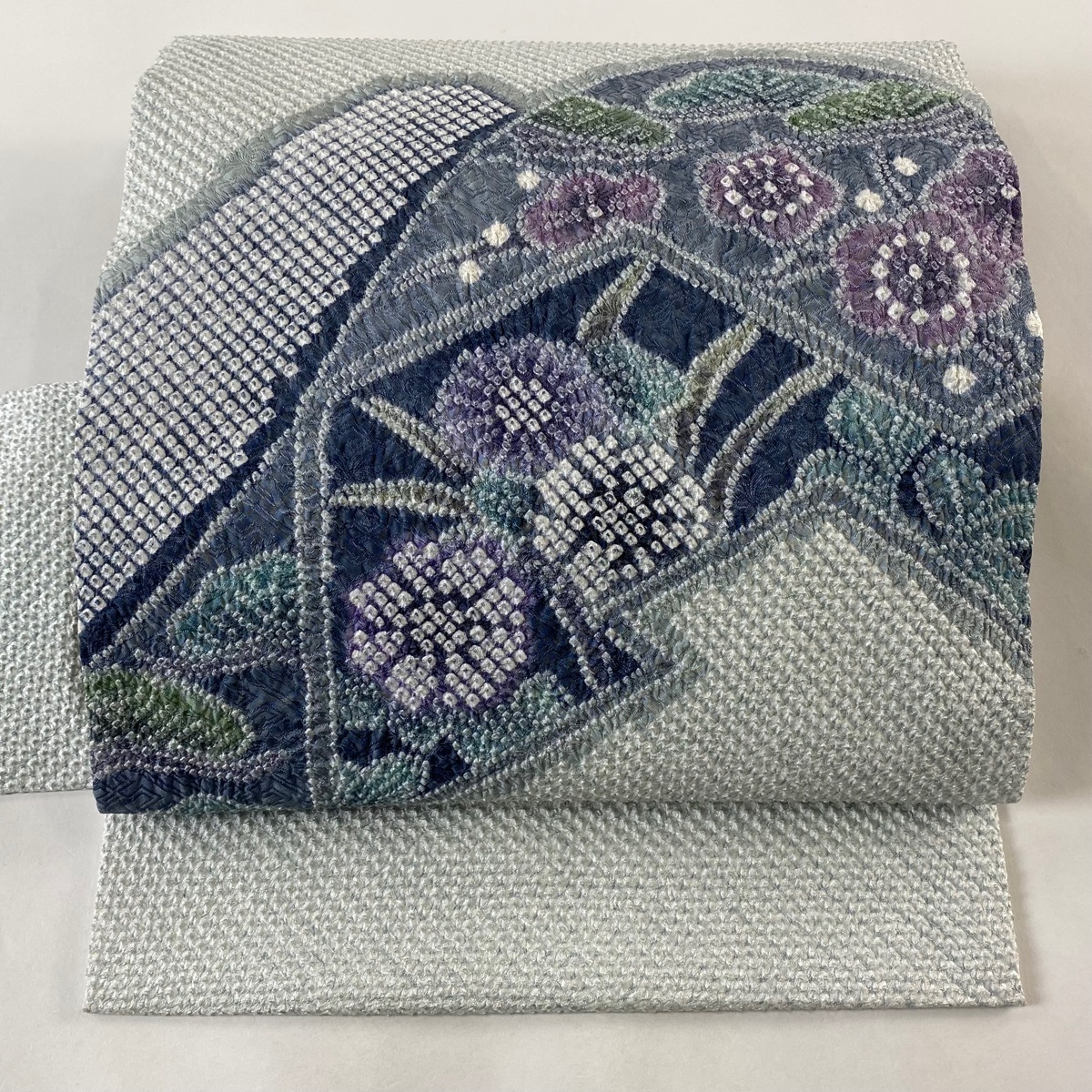 名古屋帯 逸品 草花 山 絞り 水色 正絹 【中古】拍卖