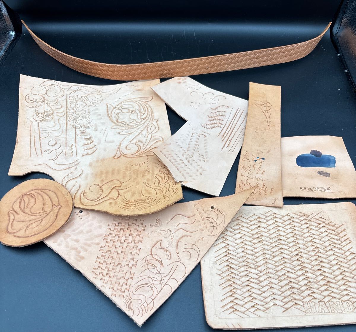 レザークラフト材料 カービング済みレザー生地 レザークラフト 牛革加工用はぎれ  ハンドメイド拍卖