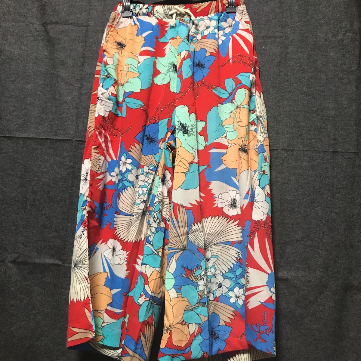 新品激安 アンダーラップス ワイドパンツ M で拍卖