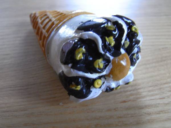 バニラアイスにチョコかけコーンアイスのマグネット スィーツ拍卖