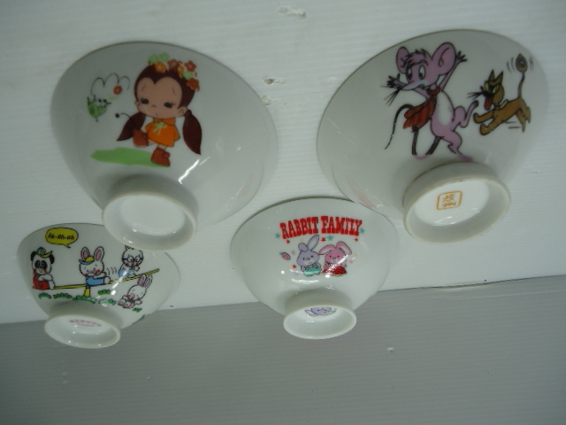 昭和レトロ 子供茶碗/ファンシー.ウサギ.パンダ.犬.女の子.ねずみ.オオム.RABBITFAMILY.他/弥生.陶器/女の子/4点.まとめて拍卖