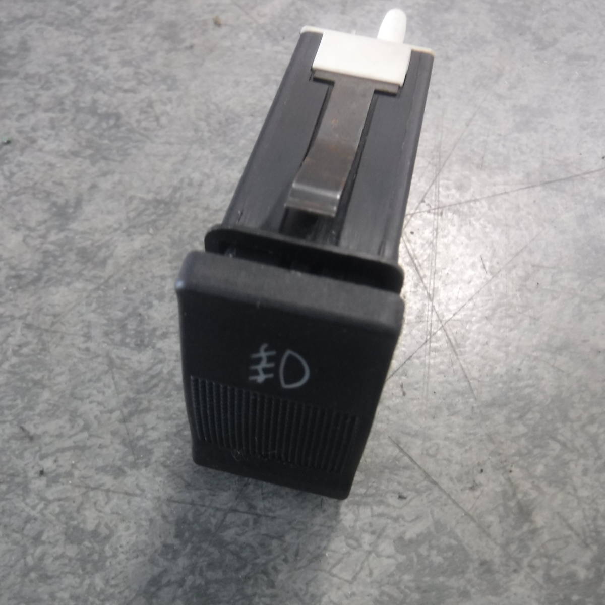 AUDIアウディ90アウディー2.3 NGフロント フォグランプ スイッチ フロント純正フォグ893941535スイッチ80部品取り車あります拍卖