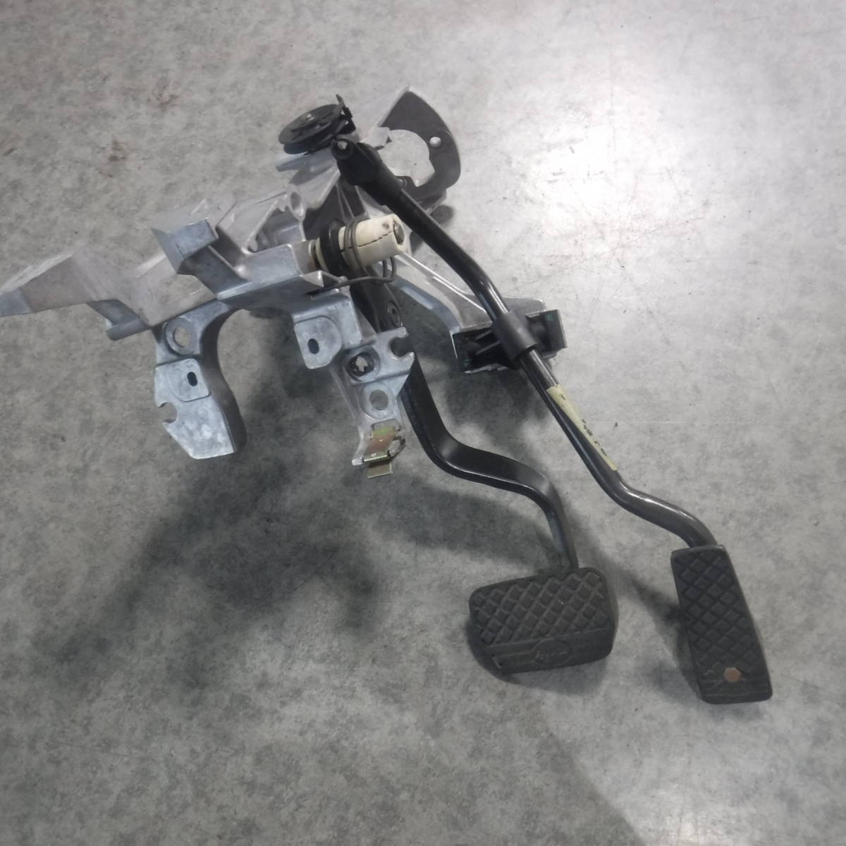 アウディ90アウディーAUDI部品アクセルペダル ブレーキペダル ペタルABブラケット80取り車あります!!拍卖