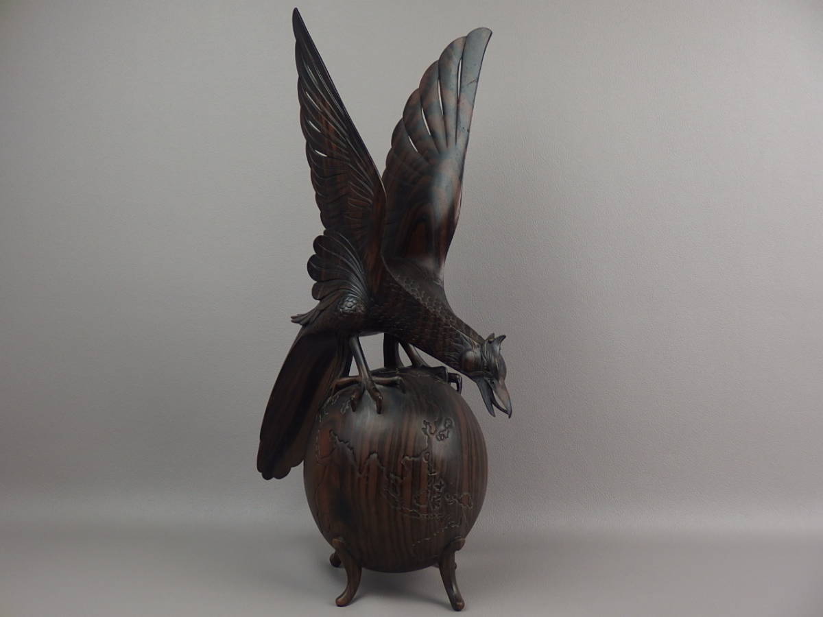 【骨董・彫刻】★東南アジア?MADA BALI★★黒柿幻獣鳥地球三足 バハムート 置物 bm084m.8拍卖