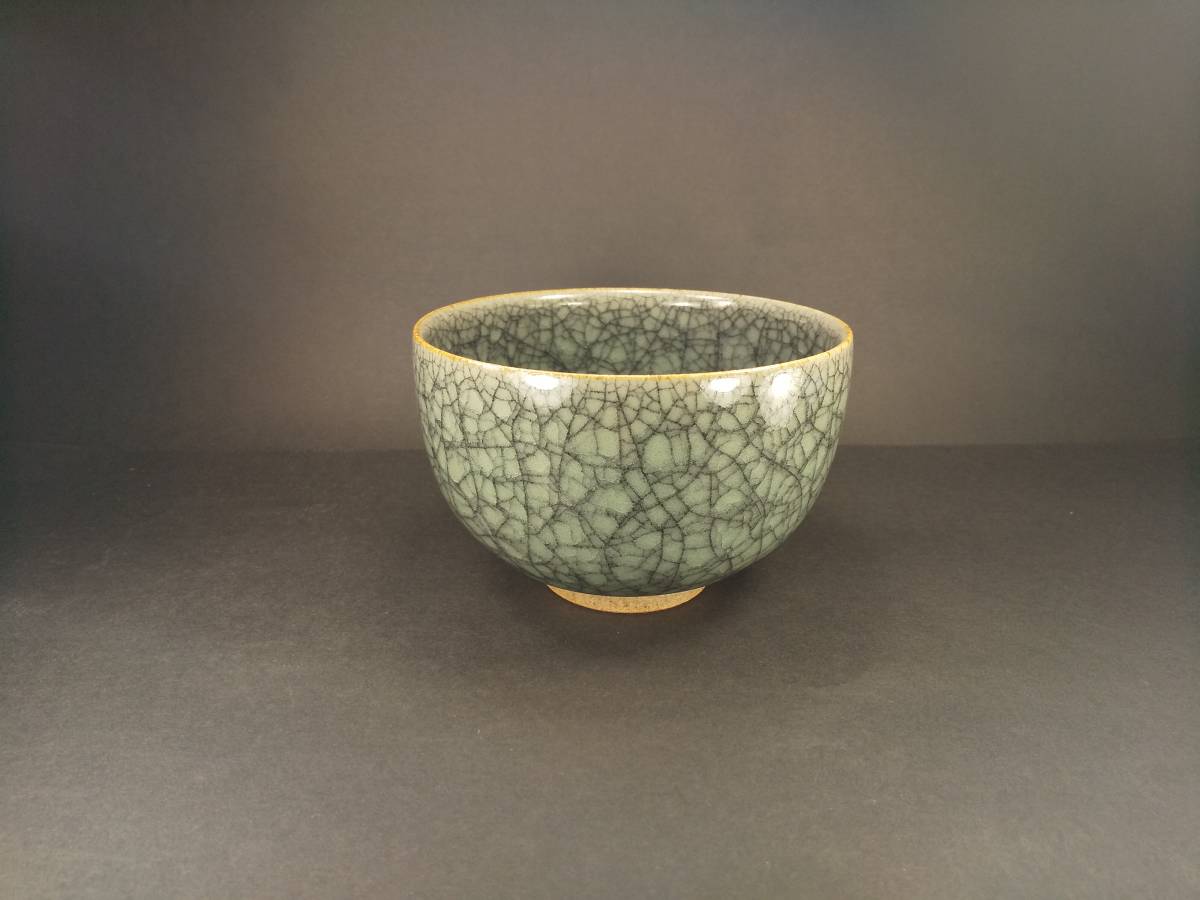 青瓷茶碗 圓田拓男作 美術年鑑掲載作家 共箱 青瓷 青磁 有田焼 陶芸作家 手作り 茶碗 抹茶碗 茶道 茶陶 茶道具 焼物拍卖