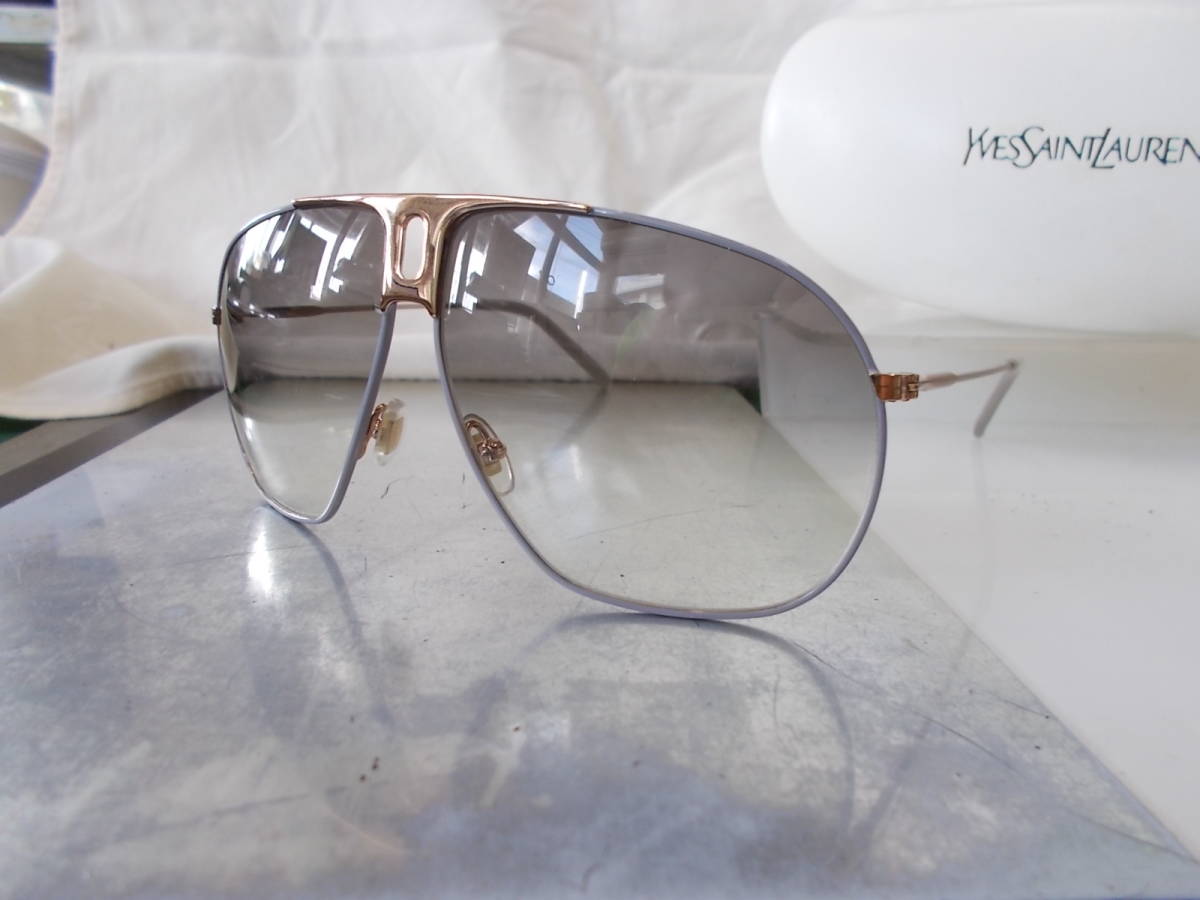 トムフォード使用モデル(色違い)YSLリヴゴーシュのサングラス希少 (グレー/ゴールド)拍卖