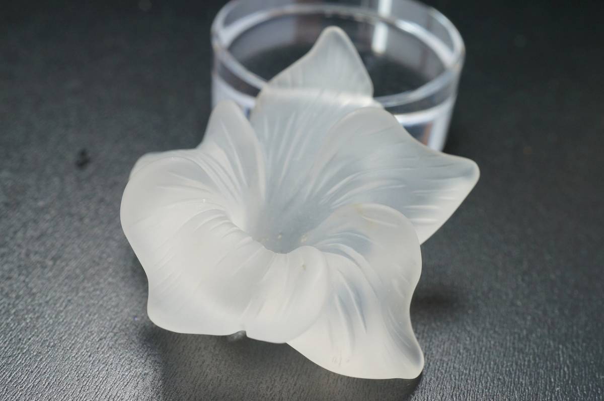 希少!35年前の原石を加工彫刻!極上天然水晶(白水晶)「花」彫刻研磨高透明度54ct甲府で彫刻研磨拍卖