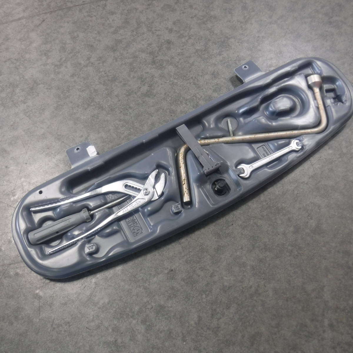 BMW3シリーズE46トランク車載工具318純正320収納ボックス工具クリップ回し325スパナ328ドライバー工具箱AY20プライヤー部品取り車あります拍卖