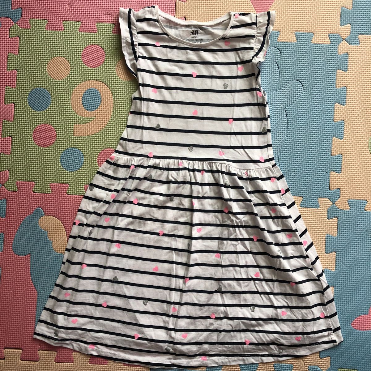 【美品即決!】H&Mとっても可愛くて涼しそうな女の子用ストライプガラワンピース122cm 120cm ボーダーワンピース拍卖