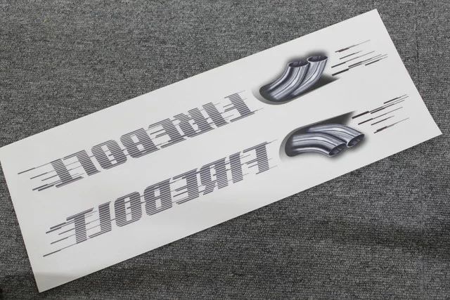 汎用リアルなマフラーカッター風ステッカー 2本出し 4本出し サイドスポイラー エアロ フェンダー ドア ボンネット トヨタ ホンダ 日産拍卖