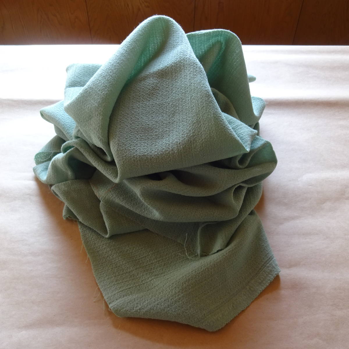 薄緑色 化繊 幅142cm×長さ83cm ハギレ拍卖