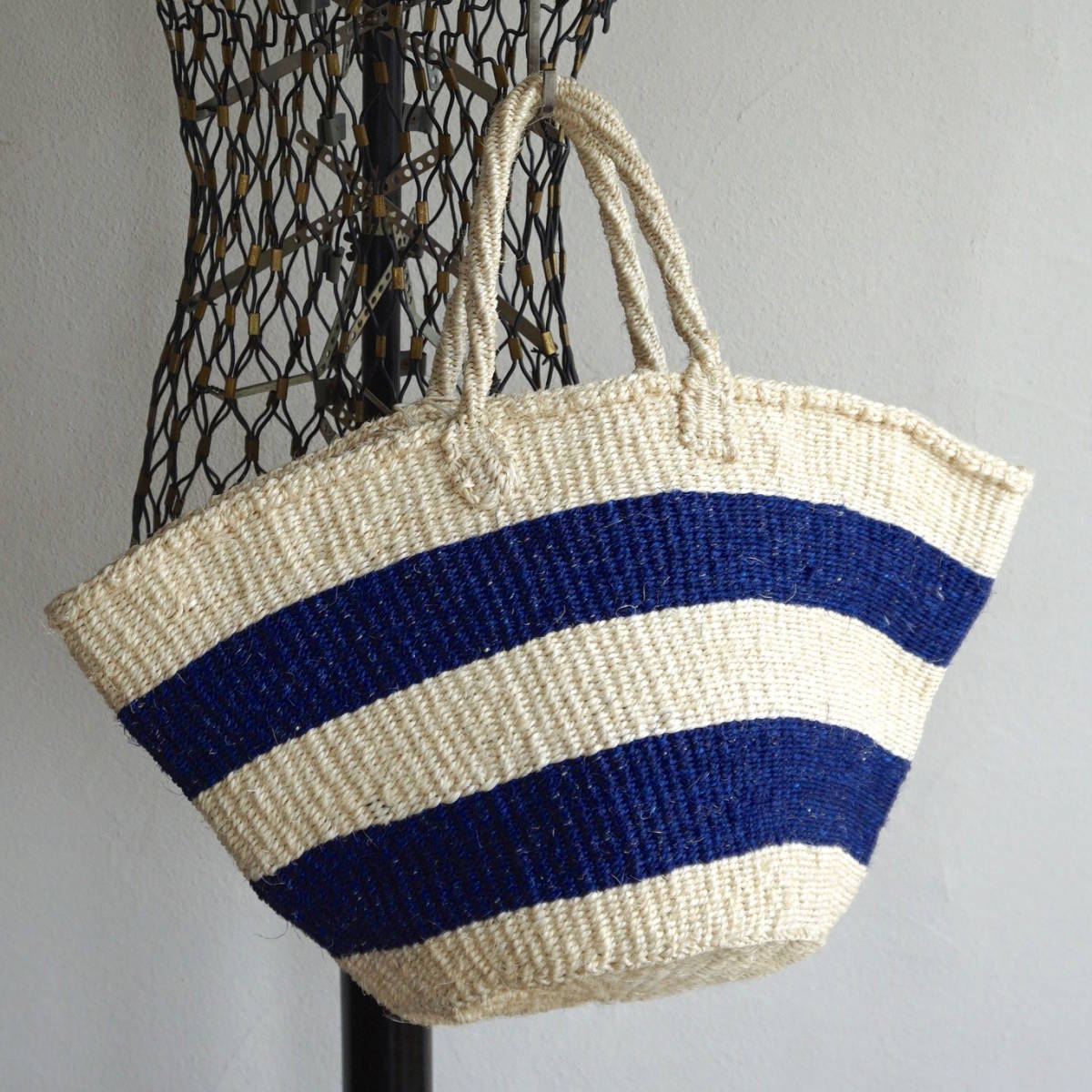 未使用 MACHAKOS マチャコス アフリカンサイザルバッグ W61cm×H29cm×D24cm ナチュラル×ネイビー ボーダー 麻 ヘンプ かごバッグ拍卖