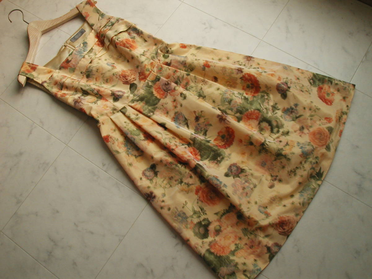 新品フランコフェラーロのワンピース★サイズ3★花柄/未使用/イトキン拍卖