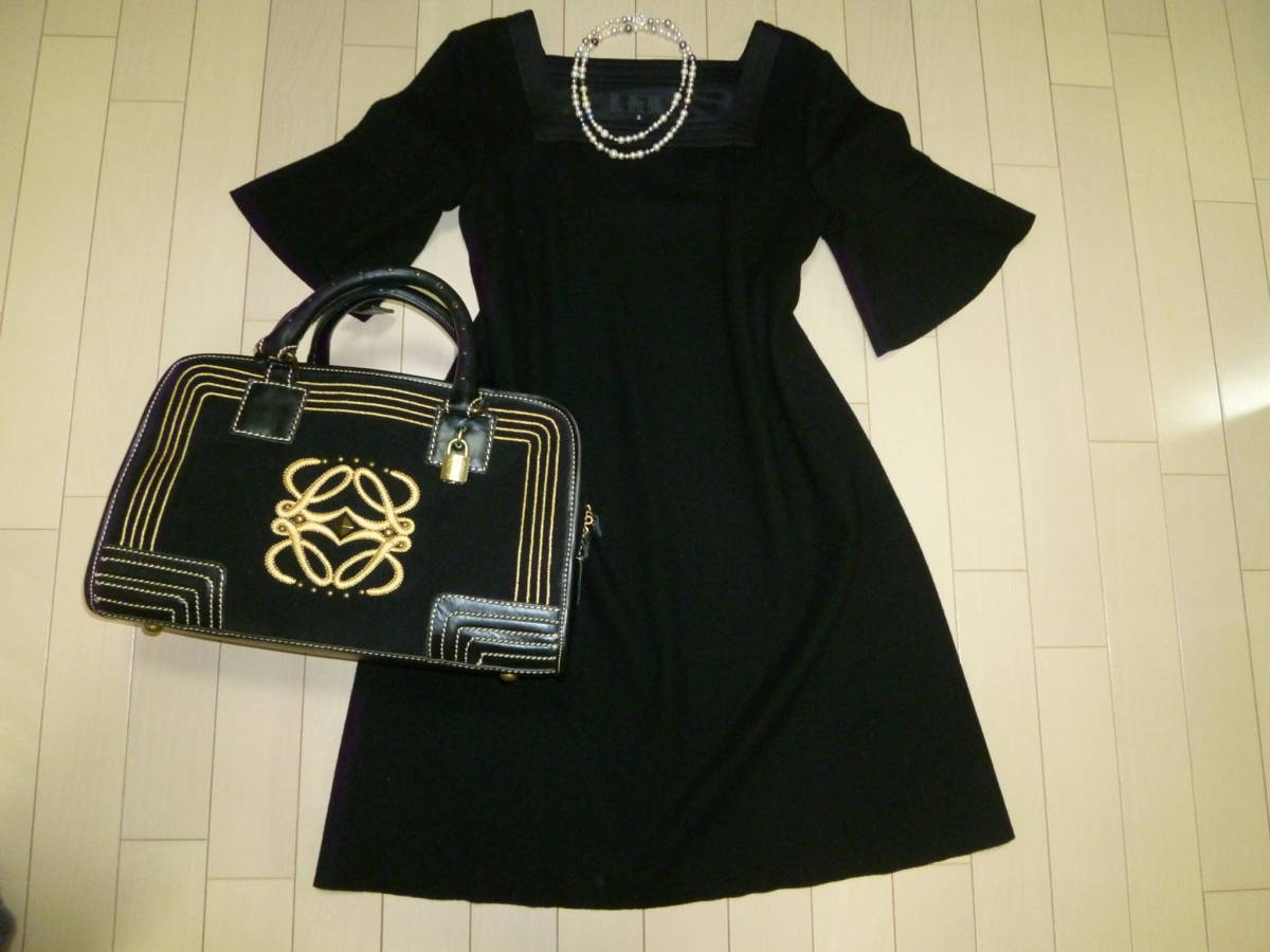 ★アンタイトル★スクエアネック  ウール フレアワンピース  黒 ドレッシー  冠婚葬祭に拍卖