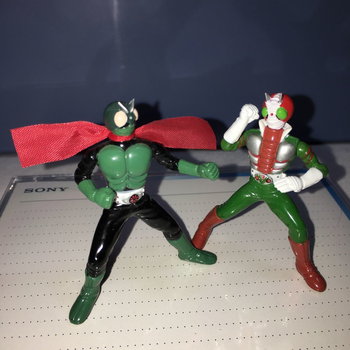 【おすすめ】貴重です! 仮面ライダー旧1号、V3 2体セット! 重量感のある小さなフィギュアです!!拍卖