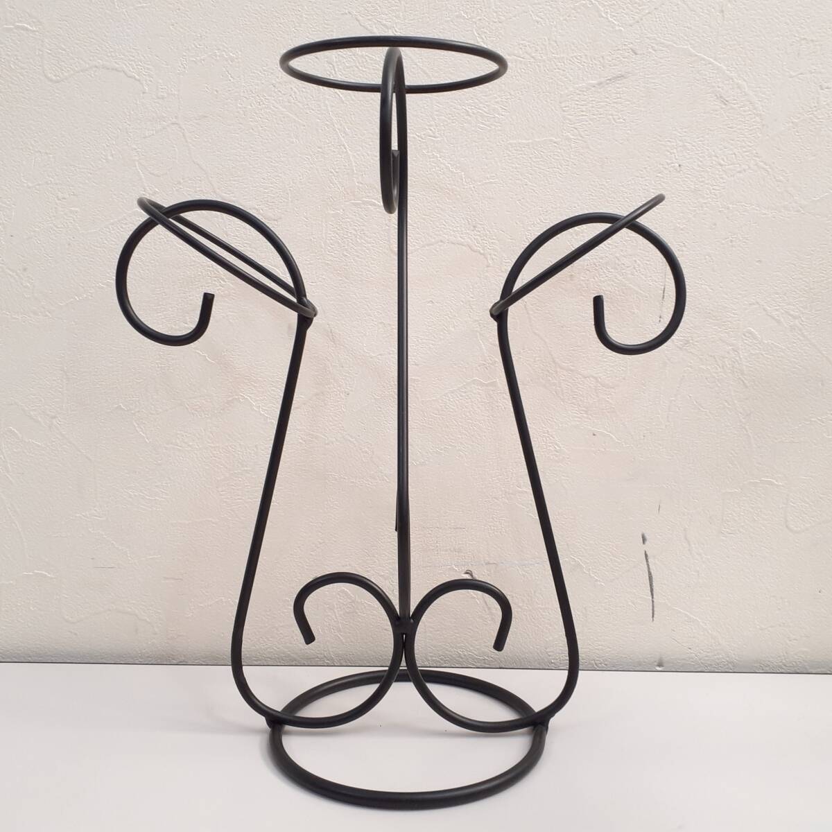 【三沢店68-1-0813】帽子スタンド 大 スリーキャップ ハットスタンド アイアン 現状品【同梱不可】拍卖