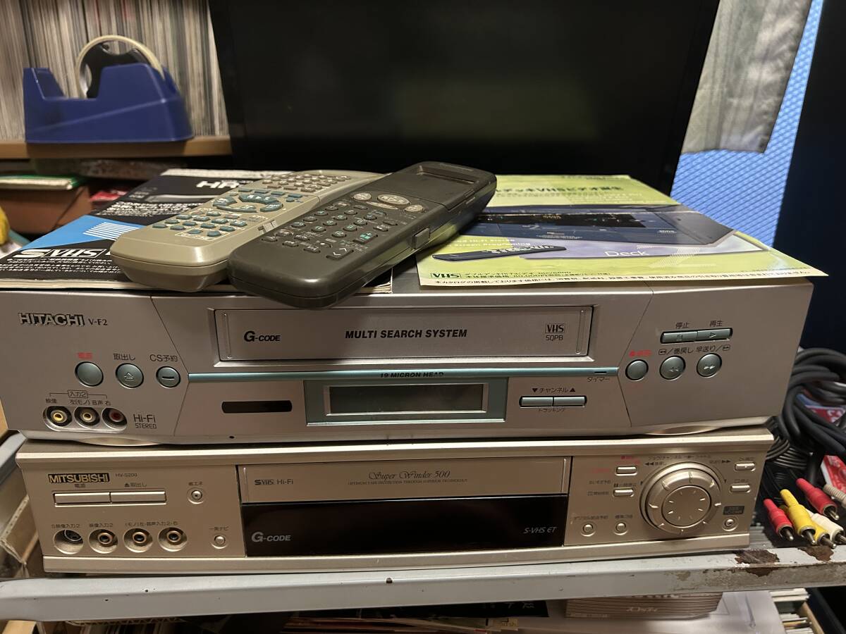★即決落札★「VHSビデオデッキ」日立製と三菱製の2台+VHS用クリーニングテープ、湿式と乾式の2巻+上書き用VHSテープ+一式/ジャンクで拍卖