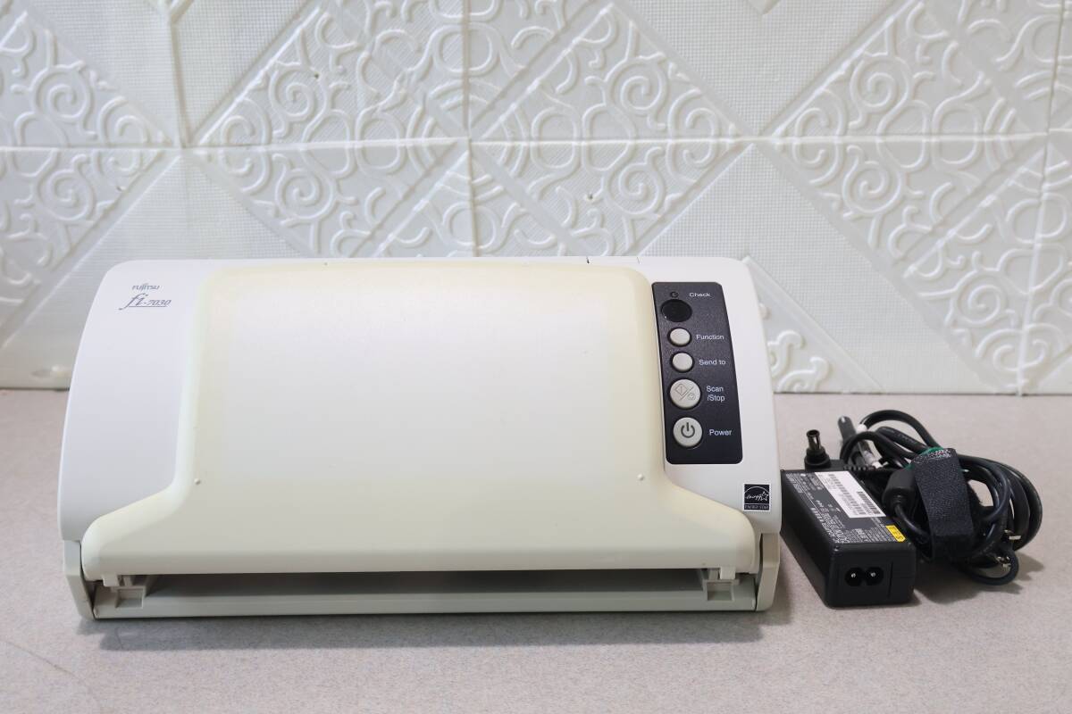 G9847 P 完動美品 2019年製 Fujitsu fi-7030 A4 ADF ドキュメントスキャナー ACアダプター付属 正常動作確認済み 16V 2.5A拍卖