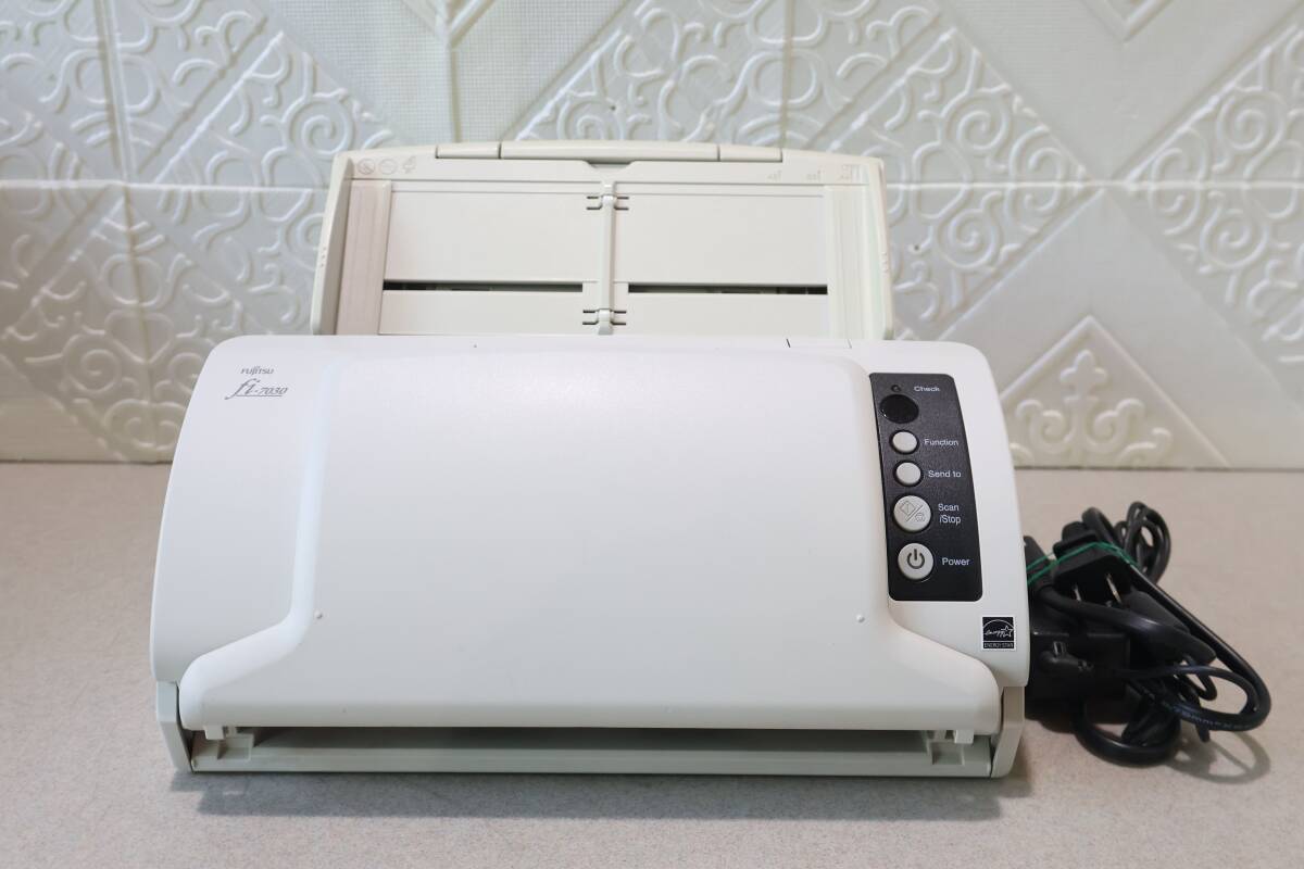 G9845 P 完動美品 2017年製 Fujitsu fi-7030 A4 ADF ドキュメントスキャナー ACアダプター付属 正常動作確認済み 16V 2.5A拍卖