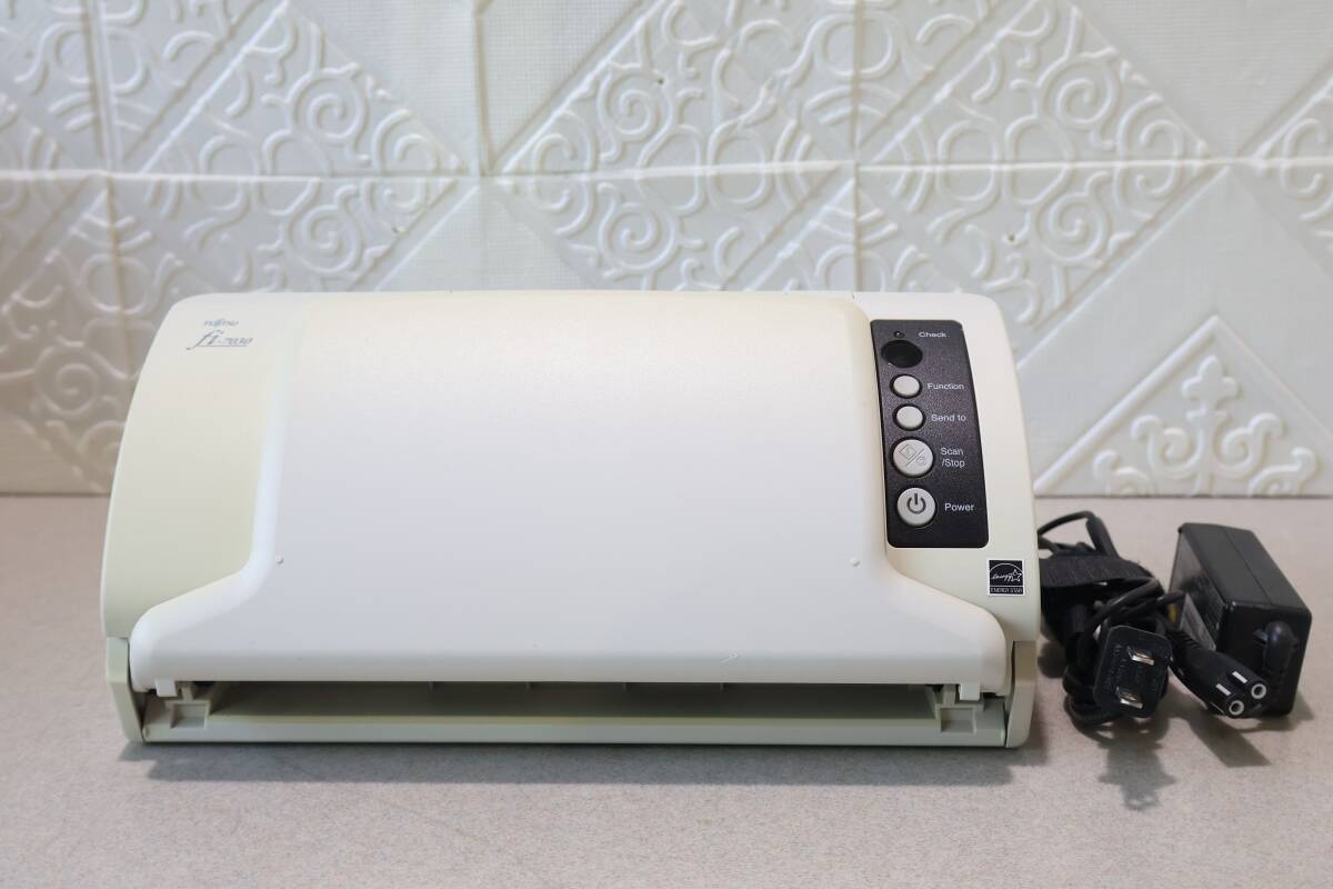G9844 P 完動美品 2019年製 Fujitsu fi-7030 A4 ADF ドキュメントスキャナー ACアダプター付属 正常動作確認済み 16V 2.5A拍卖