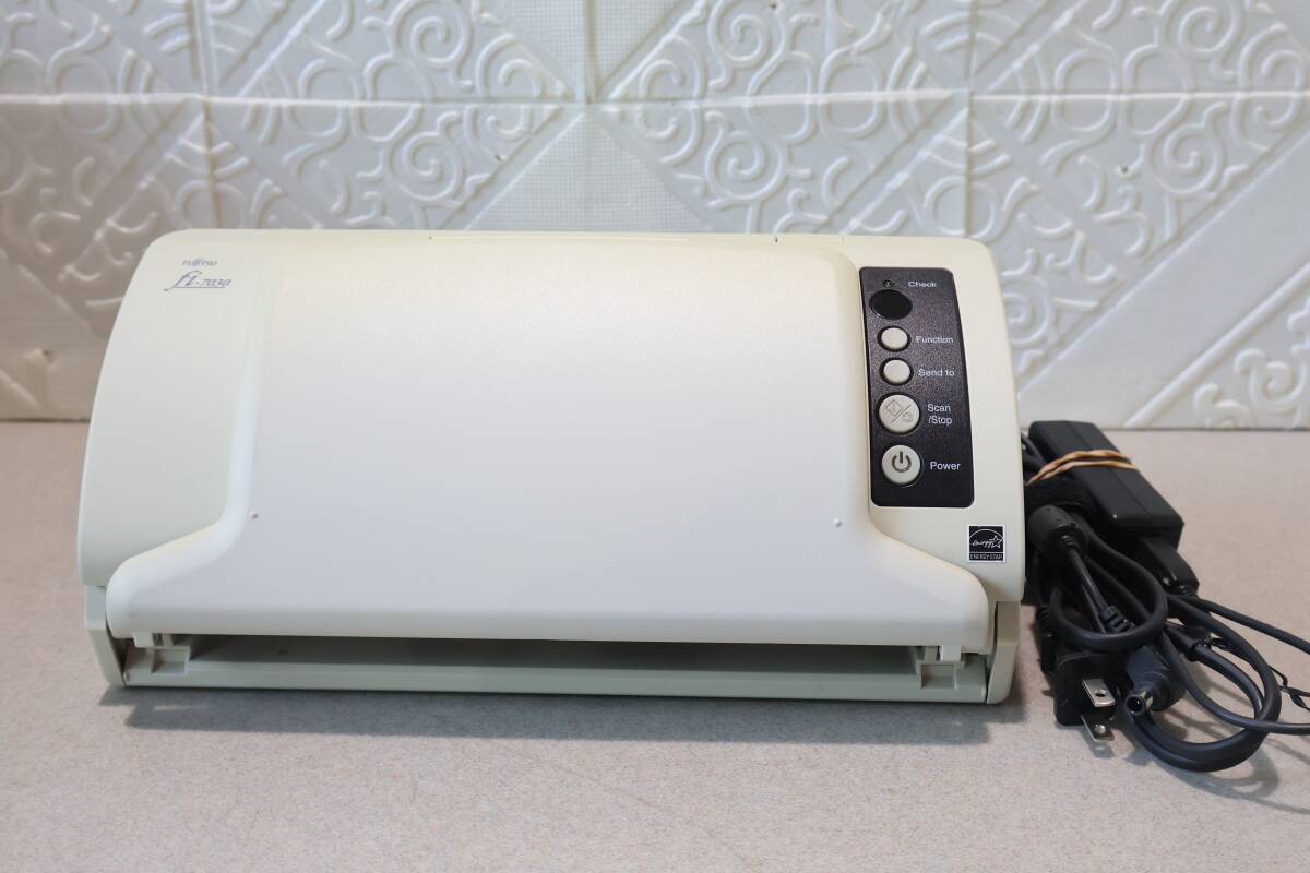 G9842 P 完動美品 2018年製 Fujitsu fi-7030 A4 ADF ドキュメントスキャナー ACアダプター付属 正常動作確認済み 16V 2.5A拍卖