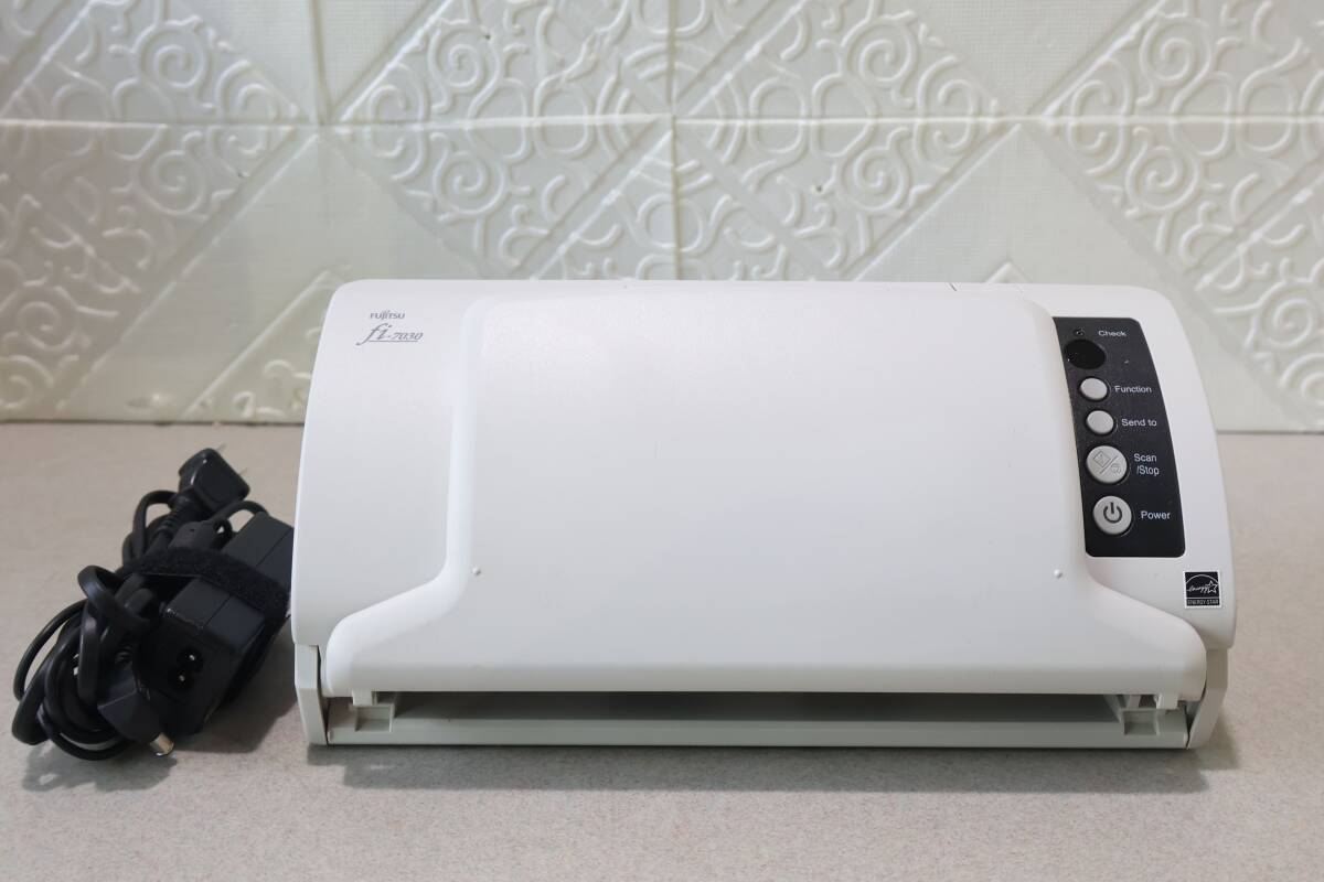 G9826 P 完動美品 2017年製 Fujitsu fi-7030 A4 ADF ドキュメントスキャナー ACアダプター付属 正常動作確認済み 16V 2.5A拍卖