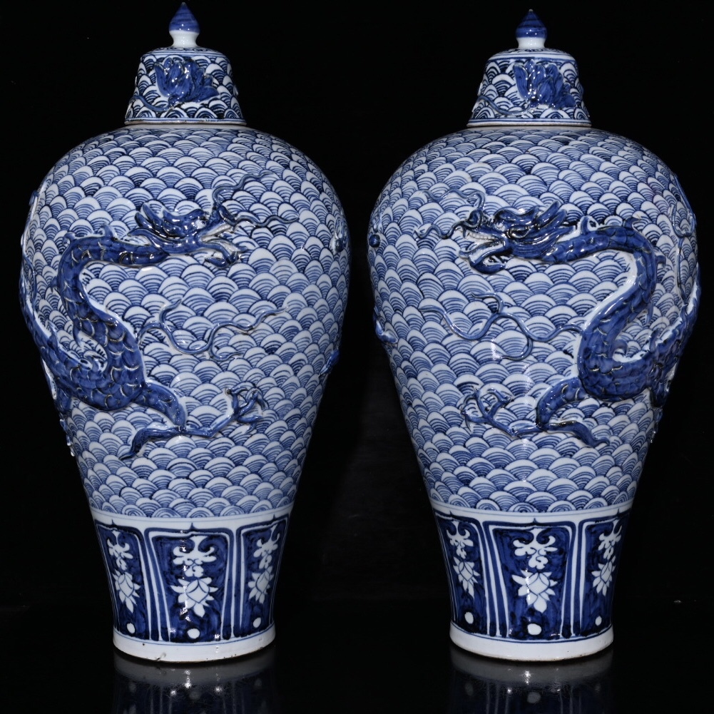 旧蔵 元代 青花 彫刻 海水竜紋 梅瓶 陶芸 古陶磁器 中国磁器 極細工 中国古玩 骨董品 古美味 208拍卖