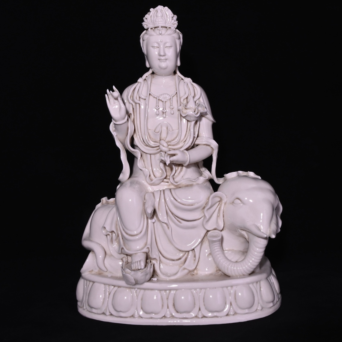 旧蔵 明 徳化窯 何朝宗款 坐象観音一尊 陶芸 古陶磁器 中国磁器 極細工 中国古玩 骨董品 古美味 208拍卖