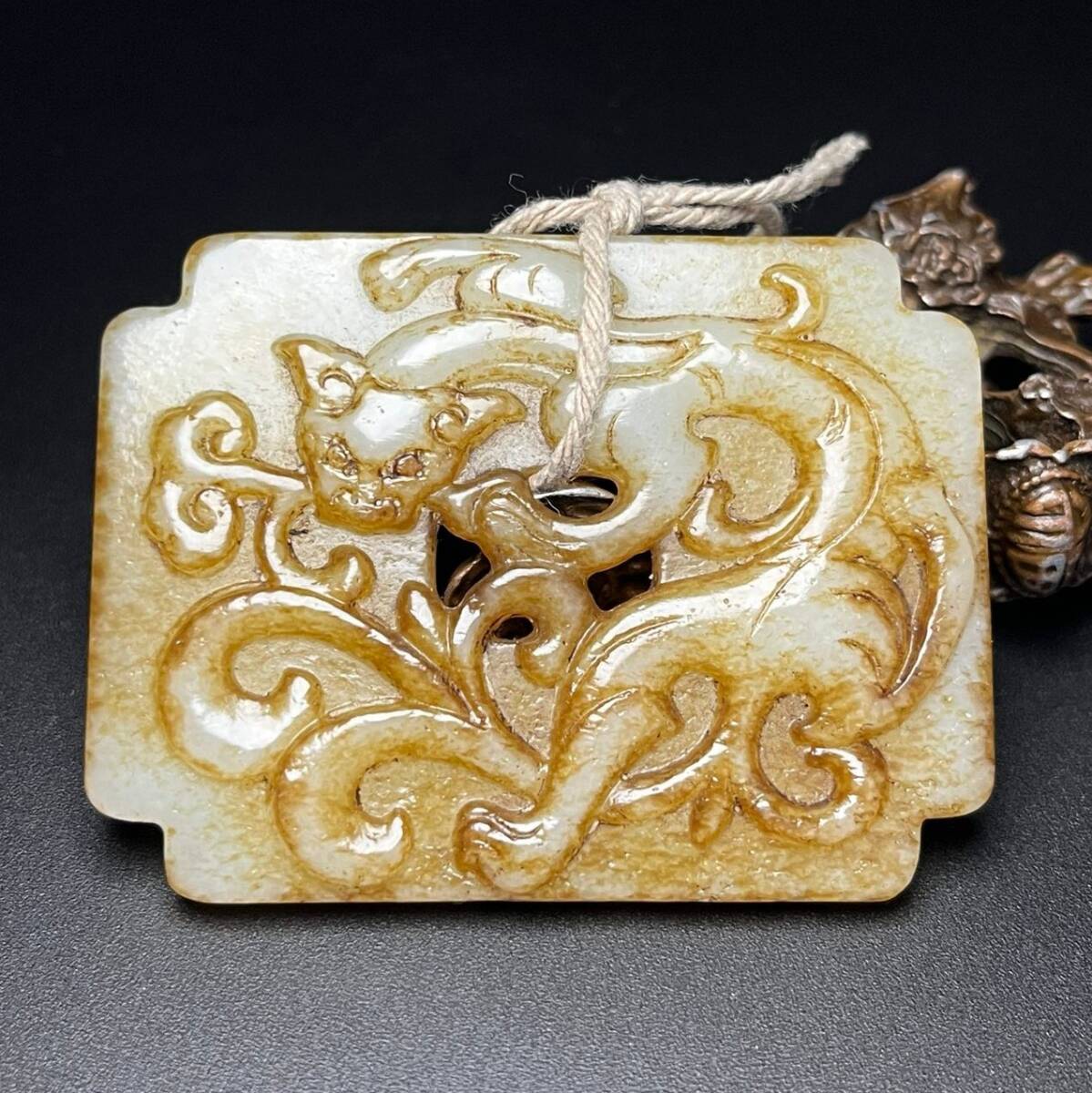 旧蔵 清 玉彫 和田玉 青龍璧 東方神龍 護一世平安 彫刻精美 玉質温潤 包漿醇厚 沁色美觀 極細工 中国古玩 骨董品 古美味 208拍卖