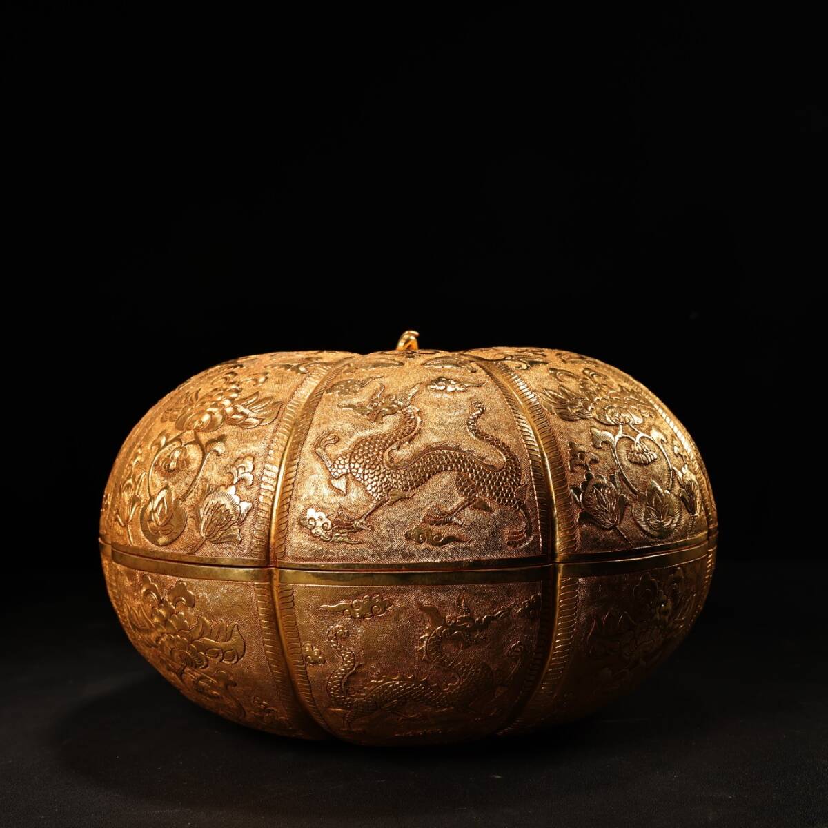 旧蔵 清 純手工高浮彫鏨刻 塗金瓜形首飾盒 果盒 極細工 中国古玩 骨董品 古美味 208拍卖