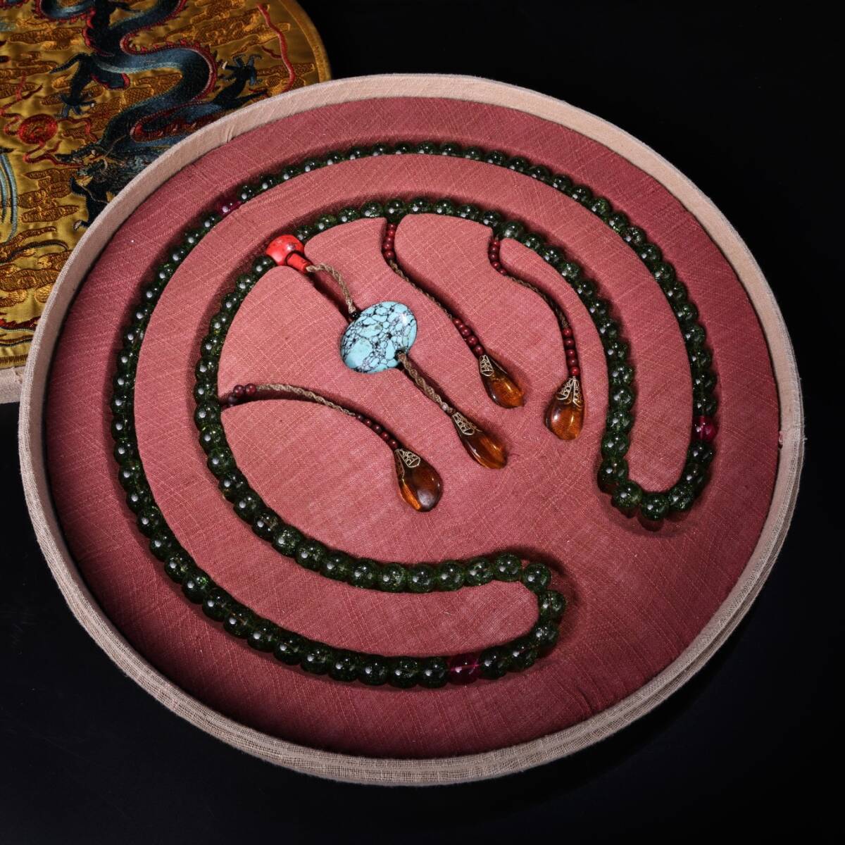 旧蔵 清 碧璽朝珠 配老刺綉盒子 極細工 中国古玩 骨董品 古美味 208拍卖