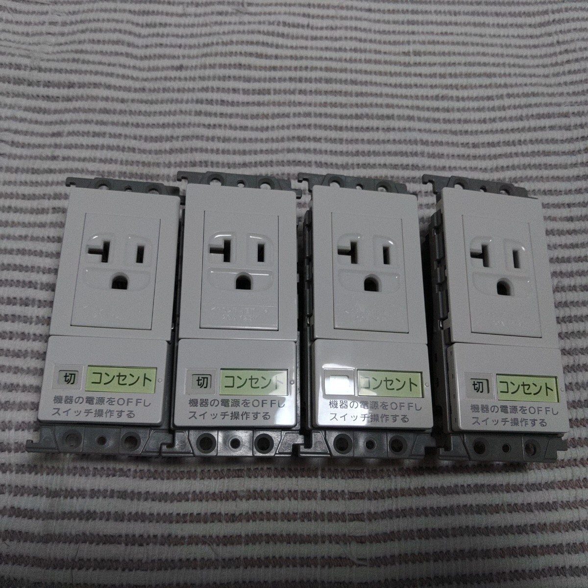 パナソニック コスモワイド WTF19217W 100V15・20A接地コンセントスイッチ付 新古 4個 ゆうパック60サイズ拍卖