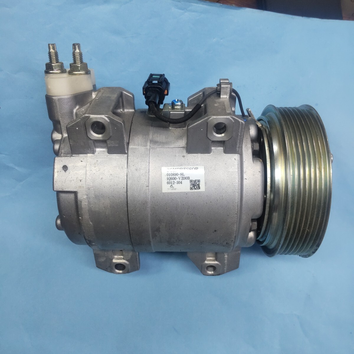 リビルト済みACコンプレッサー未使用 キャラバン用品番:92600-VZ00B 修理工場保管品 検索⇒CSGE25 VRE25 SGE25 DSGE25 コンプレッサー拍卖