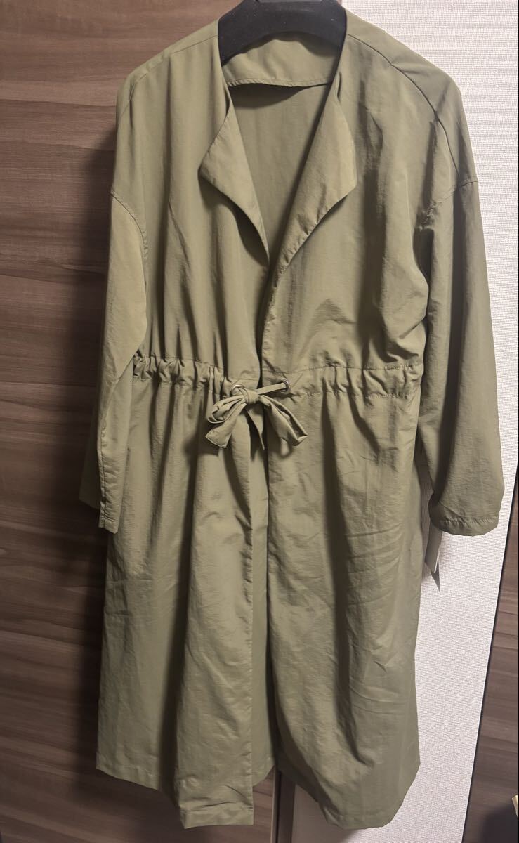 新品未使用タグ付き トレンチコート Lサイズ おしゃれカーキ色 大きい 着痩せ ウエストゴム入り 即決あり拍卖