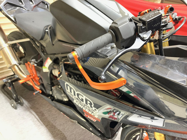 CBR250RR 17- レバーガード Φ14-20 オレンジ スーパーナウ拍卖