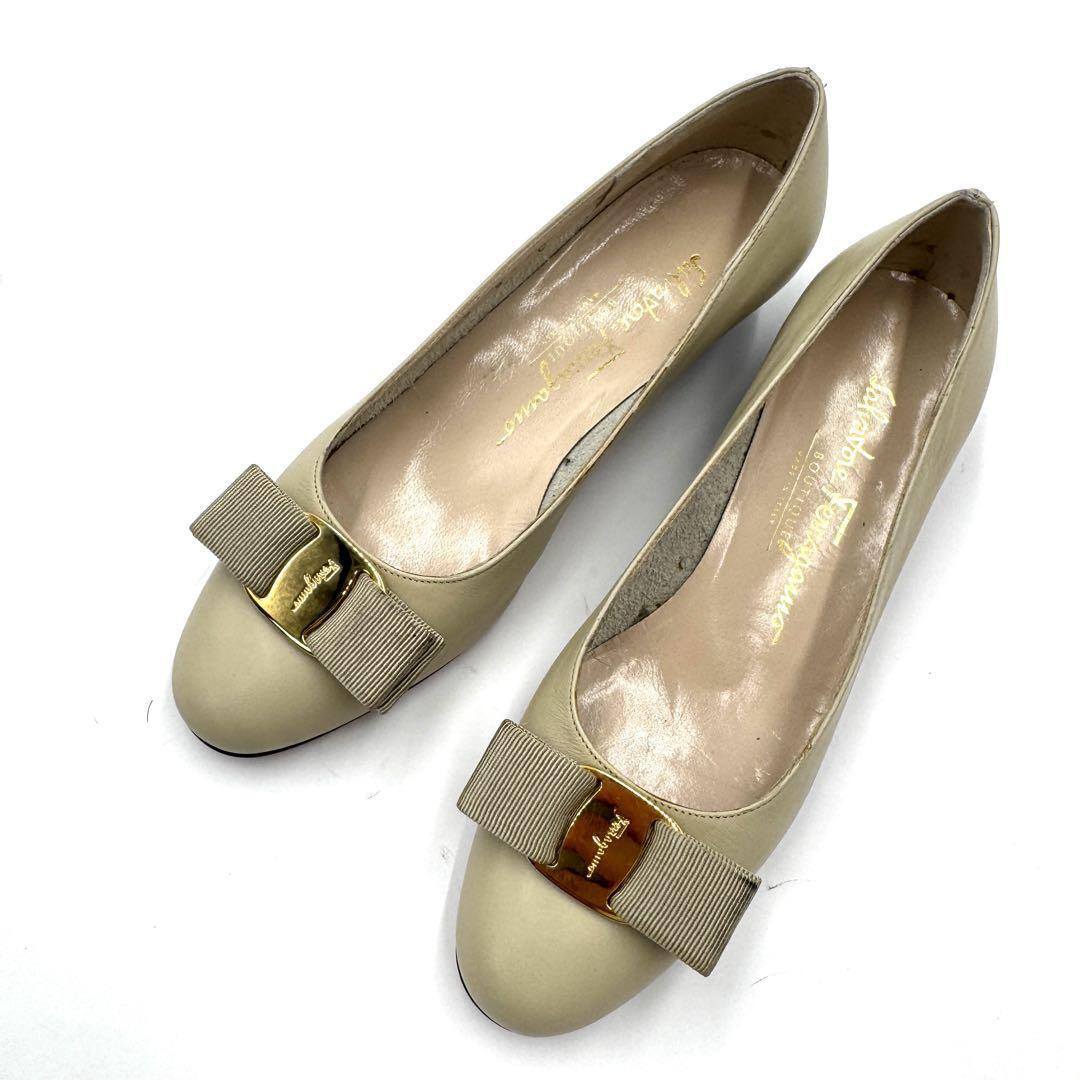 【美品】Ferragamo フェラガモ ヴァラ パンプス ベージュ 22.5cm拍卖