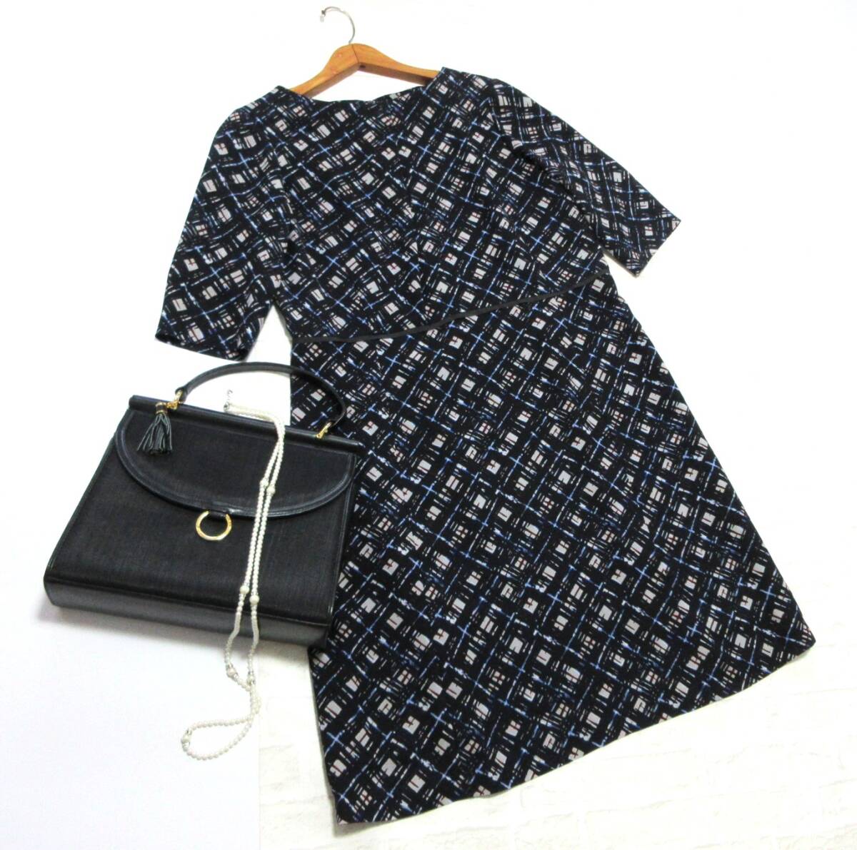 美品 送料込み NEWYORKER ニューヨーカー ネイビー バイアス チェック 柄 ツイル ワンピース 17号 ( 大きいサイズ 紺 総柄 およばれ ワンピ拍卖