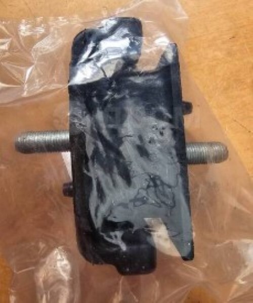 トヨタ 純正 ハイエース レジアスエース エンジンマウンティング インシュレータ FR 左 12362-67010 TOYOTA 未使用 LEXUS Genuine JDM拍卖