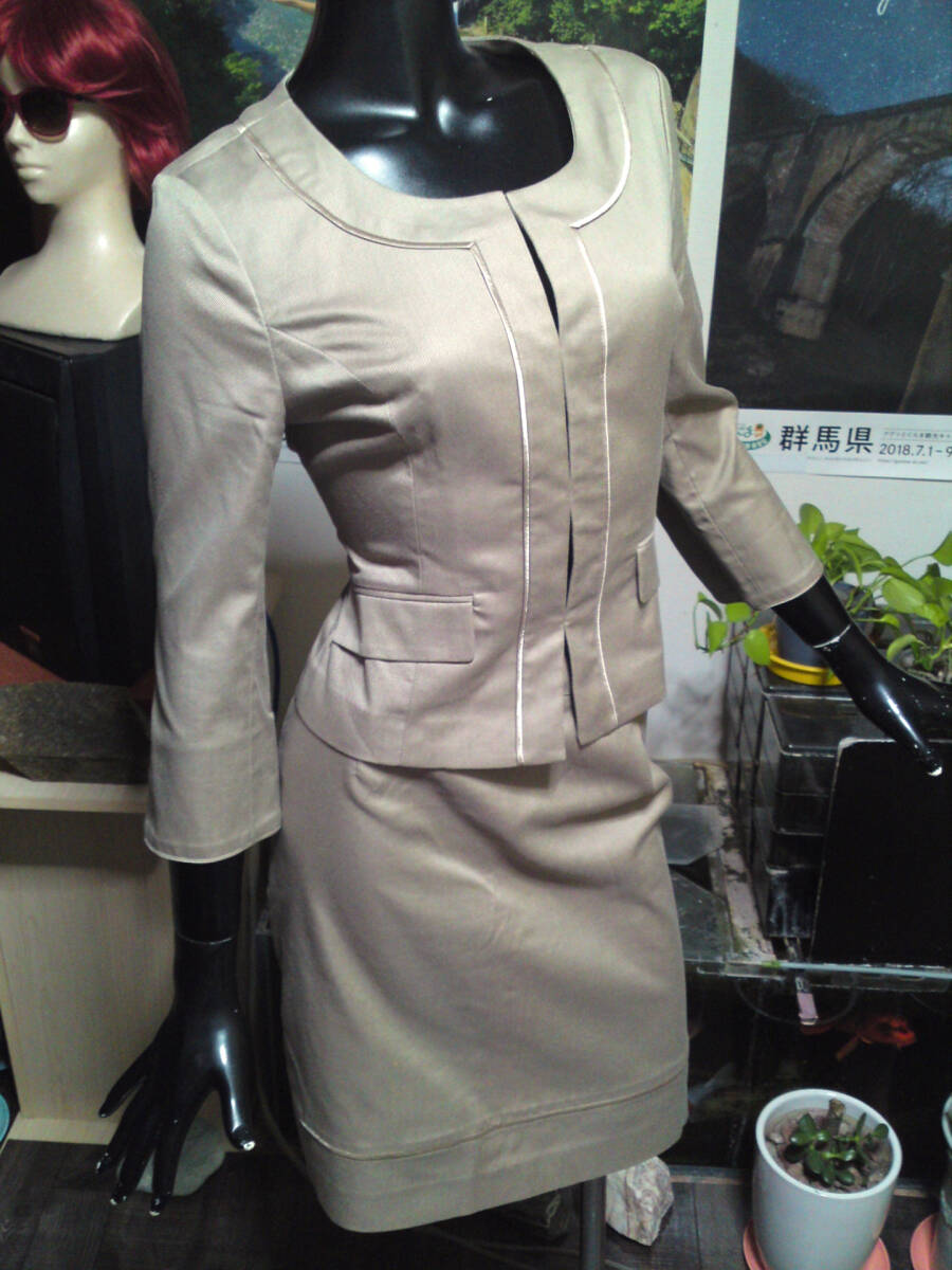 エステのお姉さんが着ていそうな制服スカートスーツ拍卖