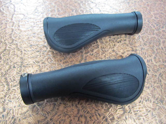 (^-^) 〒230円 エルゴグリップ 左右セット ブラック 【千葉市引取OK・パパチャリ】※920拍卖