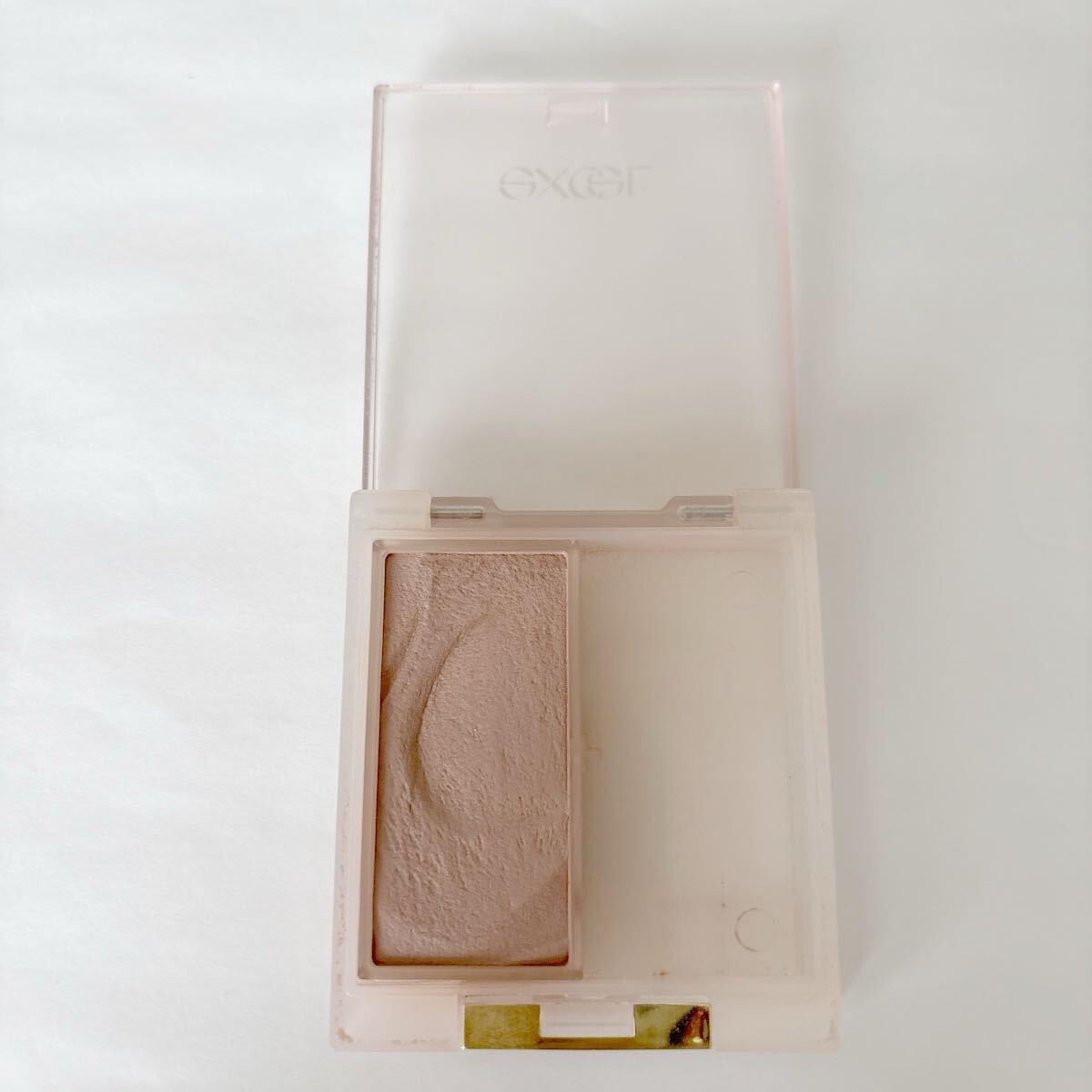 エクセル / シームレストーン ブラッシュ SB04 トースト:上品でヘルシーなフォギーベージュ 定価1650円拍卖